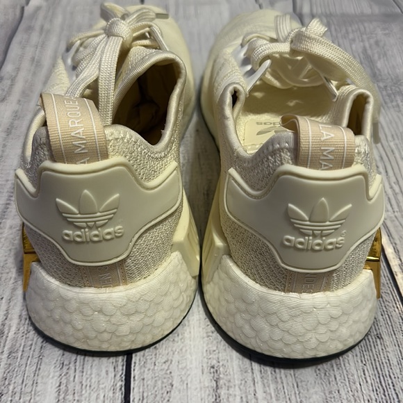Adidas Ivory and Gold Metallic NMD R1 Size 10 Sneakers - Picture 4 of 9
